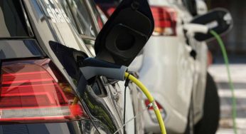 Fai il pieno all’auto mentre sei al supermercato. La nuova strategia della mobilità: non sprecare il tuo tempo