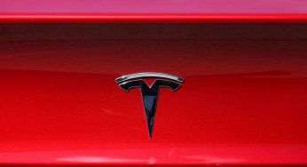 Mistero Tesla: l’auto più tecnologica è l’unica non colpita dalla crisi dei chip