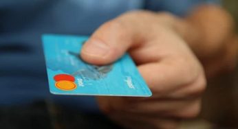 Strisci la carta di credito e il Fisco guarda: ecco che succede in pochi secondi