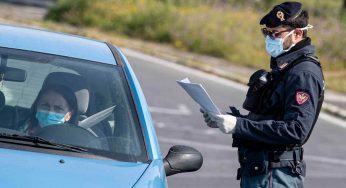Auto che non rispettano il posto di blocco, l’errore che ha creato il panico