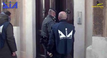 Pioggia di multe se si usa il contante: è scattato il divieto di luglio, come evitare la sanzione