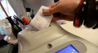 62 euro, spesa folle per poche cose al bar: quando il conto sconvolge la vacanza