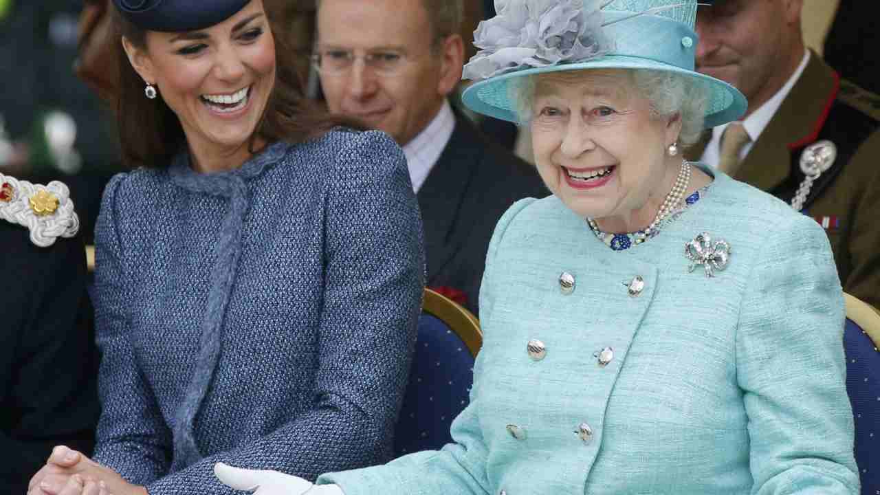 Kate Middleton come Elisabetta II-Ilovetrading.it 