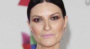 Laura Pausini, ecco come si è presentata ai Latin Grammy 2022: nei panni di un uomo