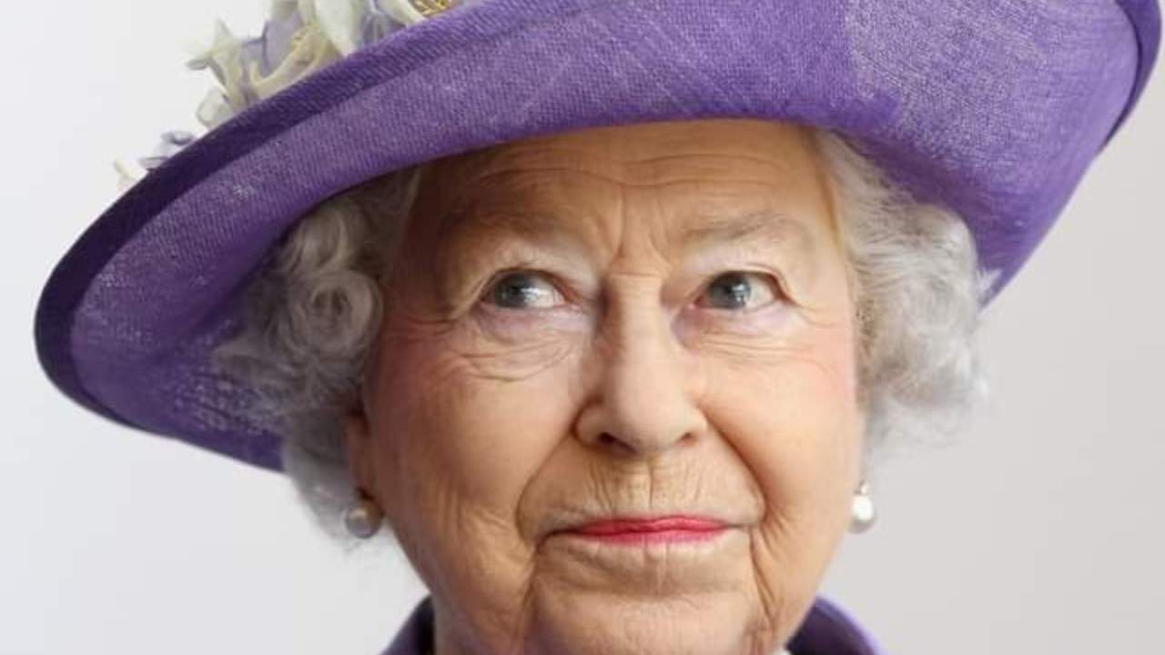 La Regina Elisabetta, scoperta la vera malattia che l’aveva colpita: patologia maligna
