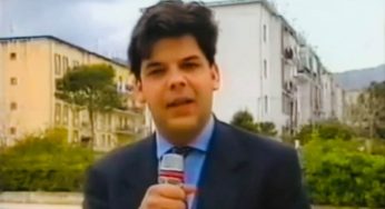 Riconoscete il giornalista nella foto? Oggi è uno dei volti più amati di Rai 2