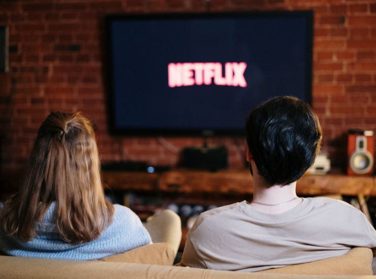 Gli account condivisi su Netflix saranno a pagamento