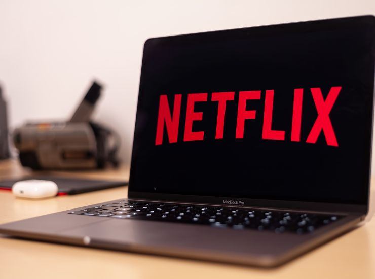 Gli account condivisi su Netflix saranno a pagamento