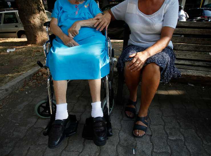 Colf e badanti diventano carissime: ecco come il governo aiuterà le famiglie