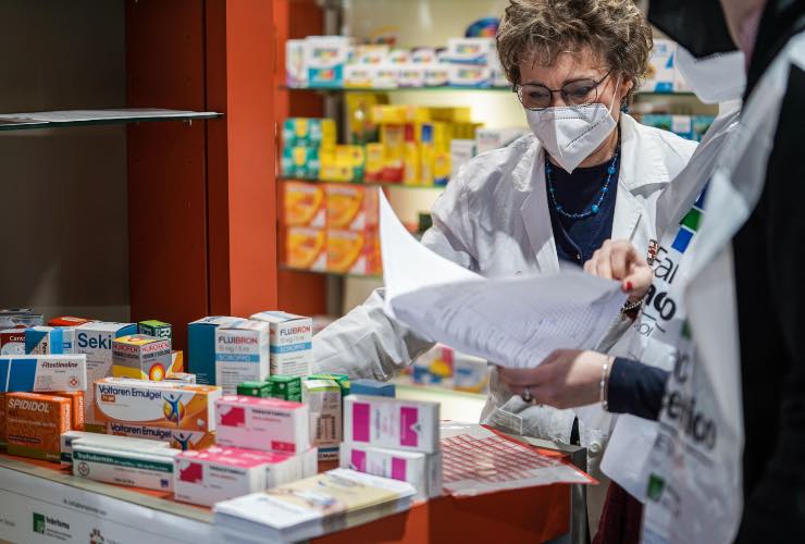 Farmacia, i farmaci si ritirano con la tessera sanitaria