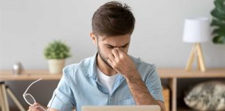 Occhi stanchi pc mal di testa