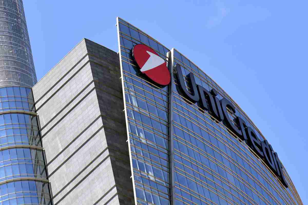 unicredit assume diplomati