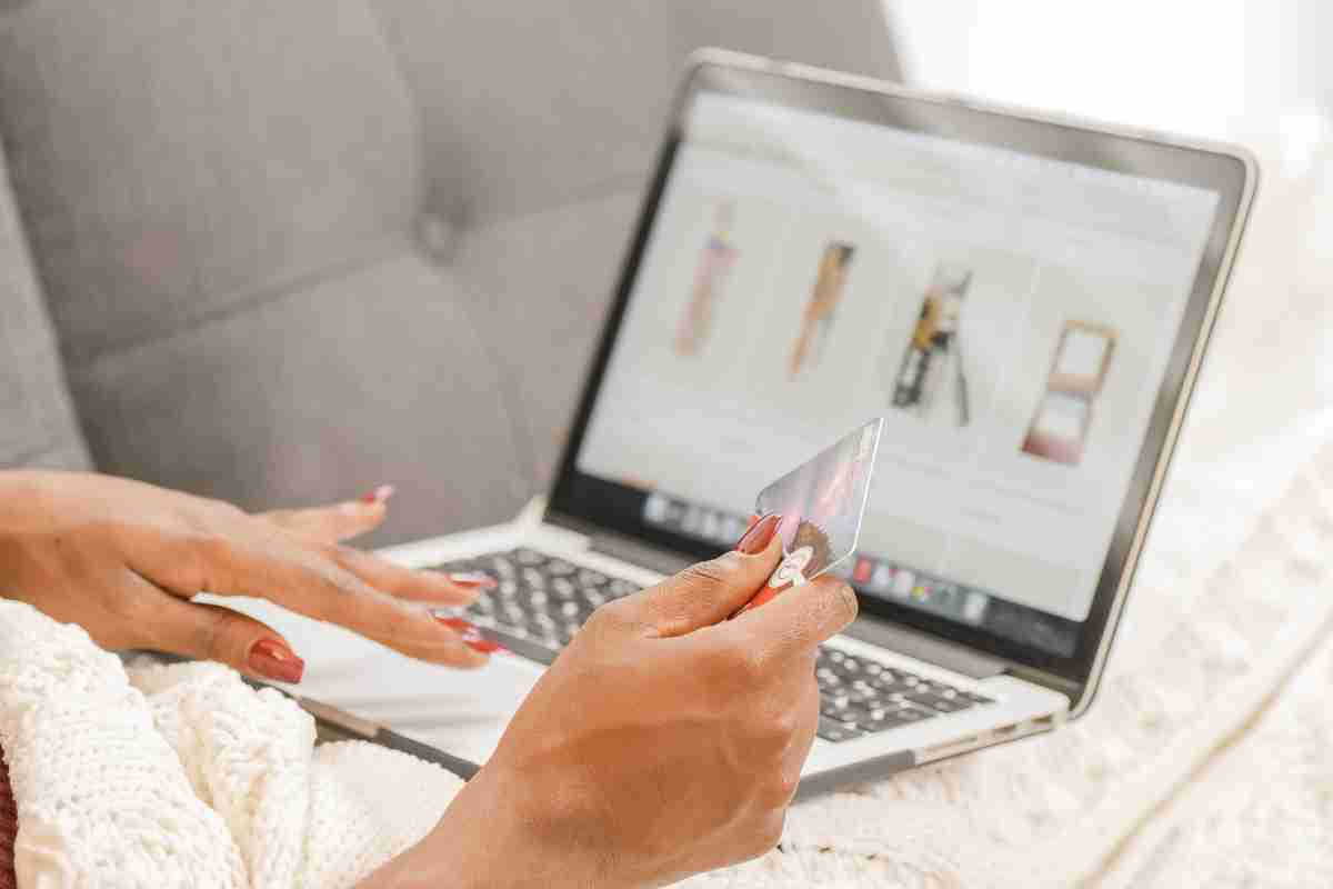 Pagare a rate senza interessi tutti gli acquisti online: come si fa, a cosa dovete stare attenti