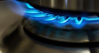 Scendono le bollette di luce e gas: da aprile arrivano nuove misure per contrastare il caro energia