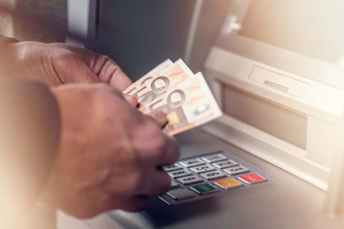 Multe per coloro che prelevano al bancomat