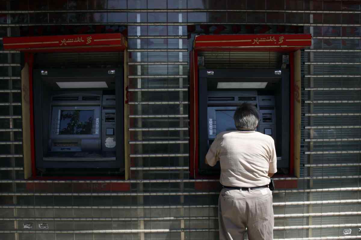bancomat, la polizia sta vietando