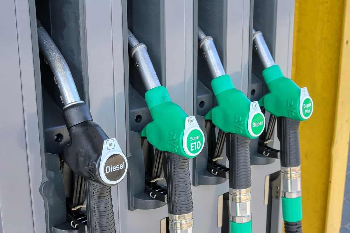 prezzo benzina e diesel sale o scende? 