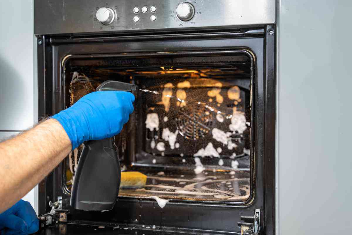 Oven glass can be cleaned for just 50 cents