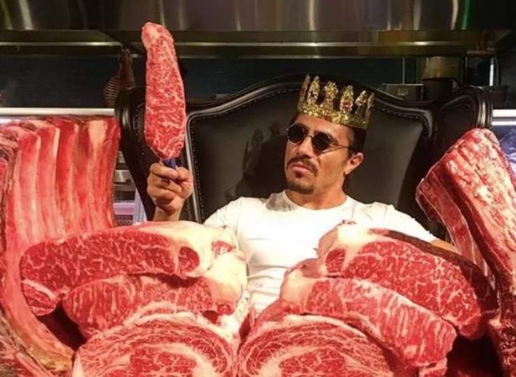 Cosa accadeva nei ristoranti di Salt Bae 