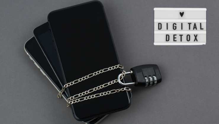 Digital detox: dimezzare il tempo sui social 