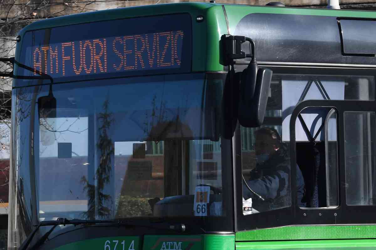 Si cercano autisti di pullman anche senza patente: ti formano e lavori