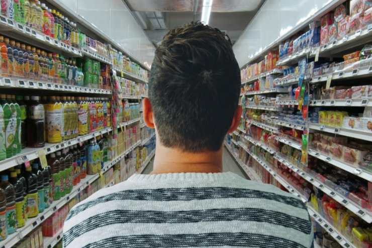 Reati: saltare la fila al supermercato è rischioso
