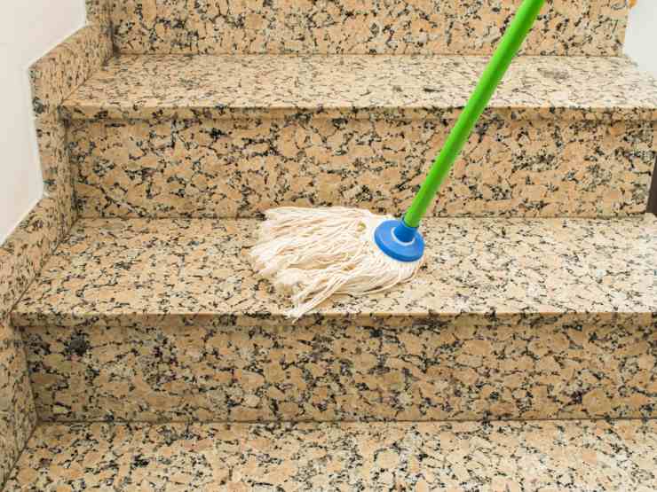 I condomini sono costretti a pulire le scale?