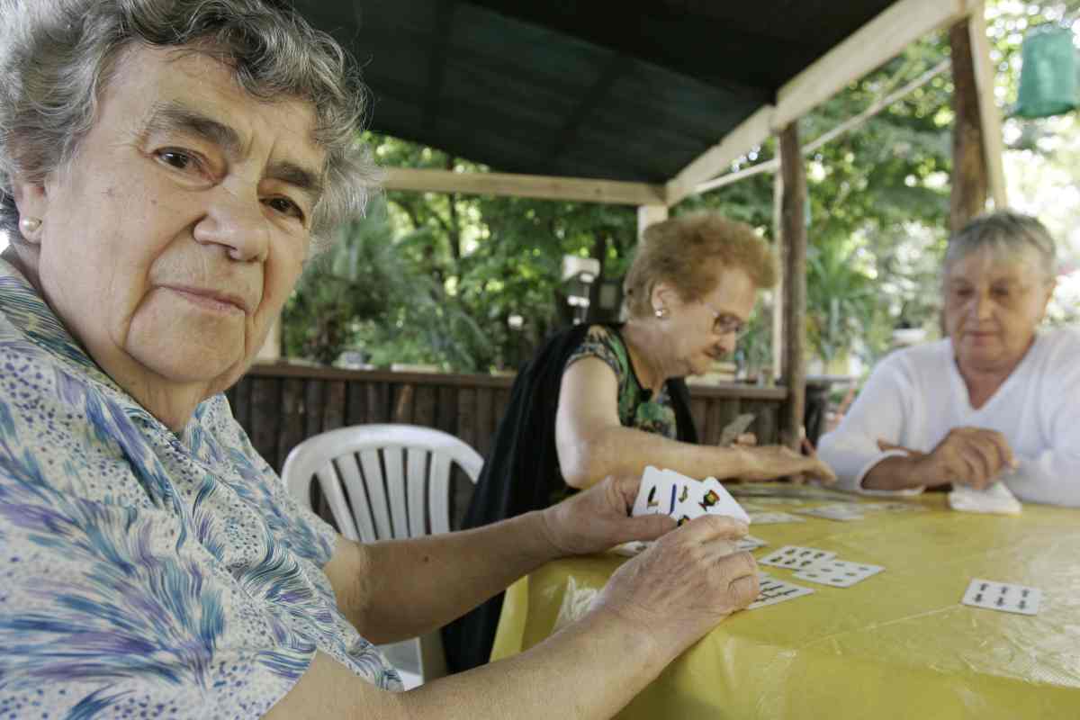 Anziani: arriva il nuovo assegno e i bonus, tanti soldi da Governo, promessa mantenuta