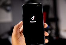prete con spunta blu su Tiktok è il secondo al mondo