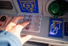 Conto cointestato: chi può presentarsi al bancomat?