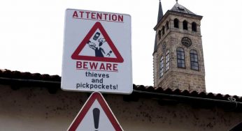 Attenzione ai borseggiatori: quando siete in vacanza, evitate assolutamente un oggetto