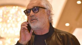 Flavio Briatore irriconoscibile, l’immagine che lascia tutti senza parole