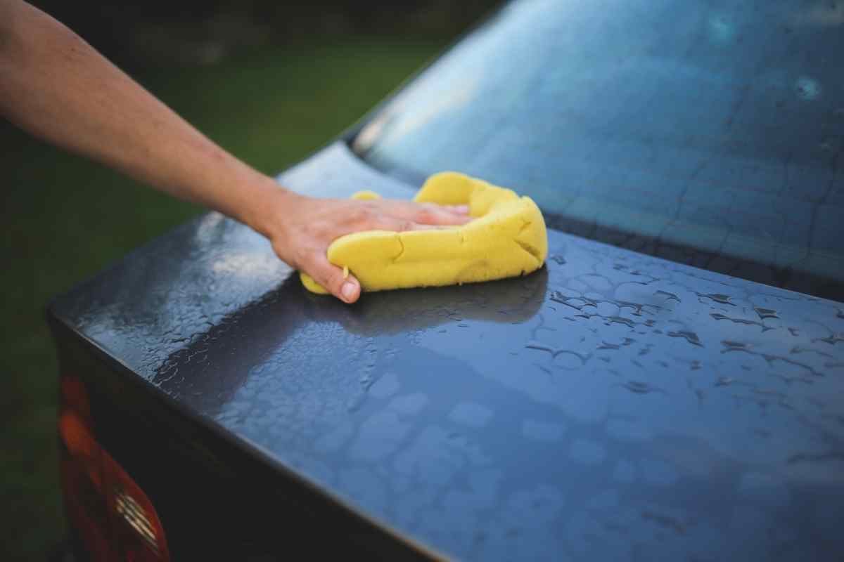 Errori da non commettere quando si lava l'auto