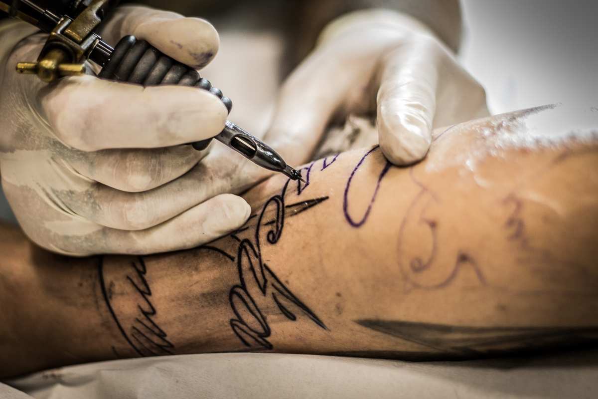 Mestieri che vietano i tatuaggi