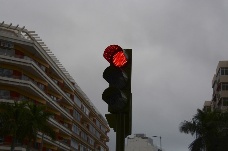 semaforo rosso all'incrocio