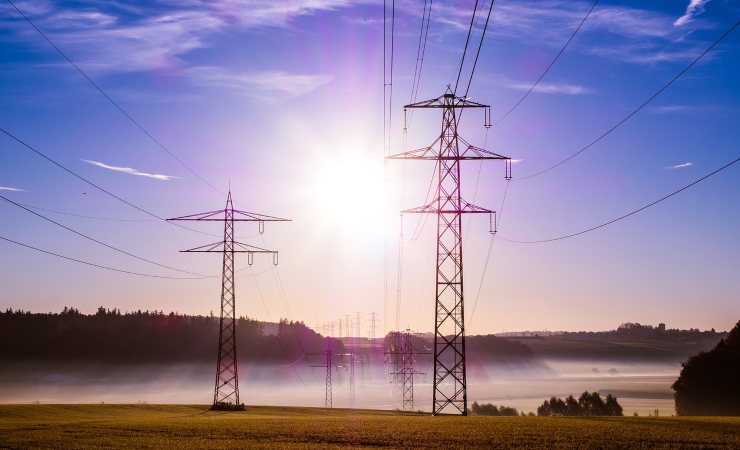 Prezzi gas ed elettricità in calo ma ancora elevati