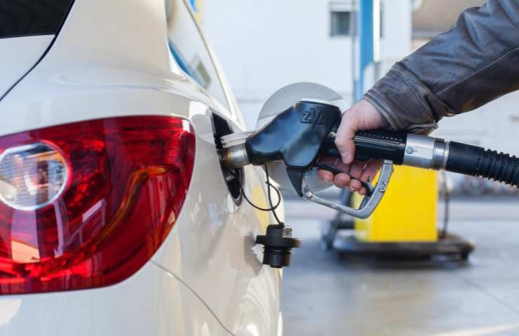 come risparmiare in estate sulla benzina