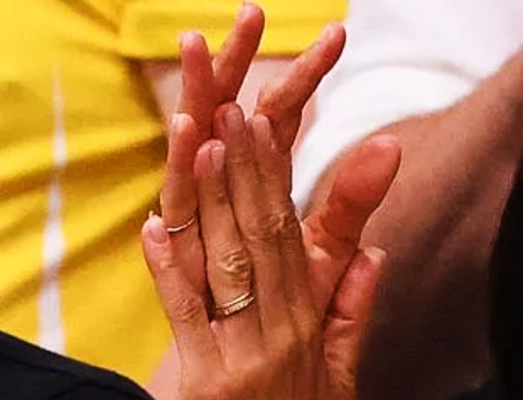 Meghan senza anello di fidanzamento
