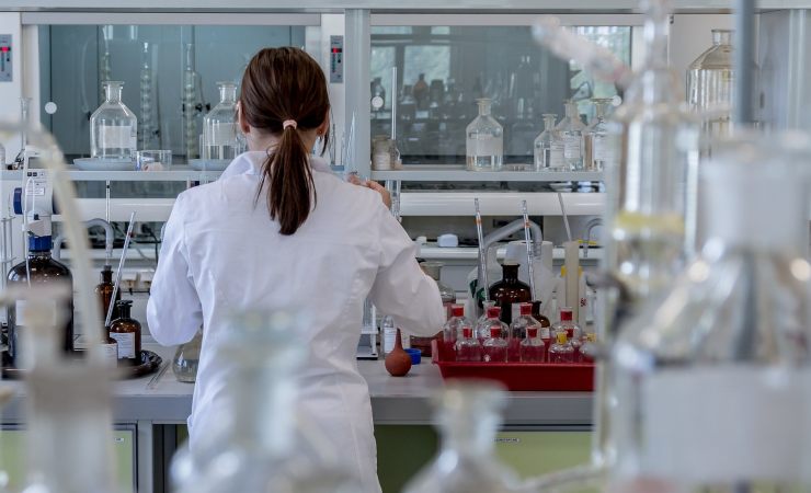 Effettuare esami delle urine per accertare eventuale ematuria