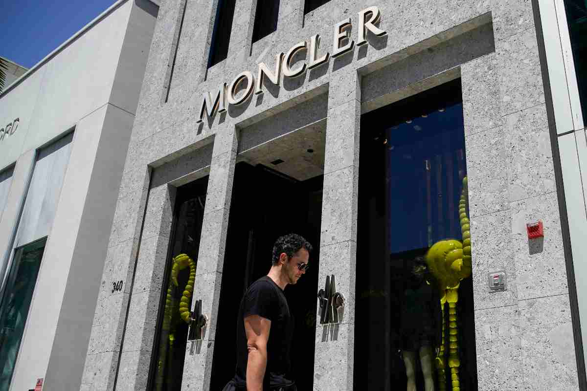 Moncler assume ecco come proporsi