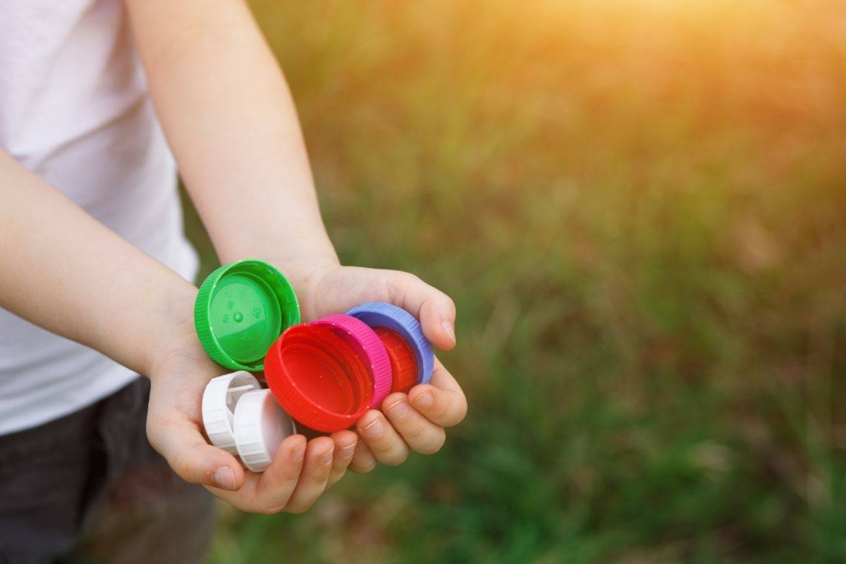 come riciclare i tappi di plastica