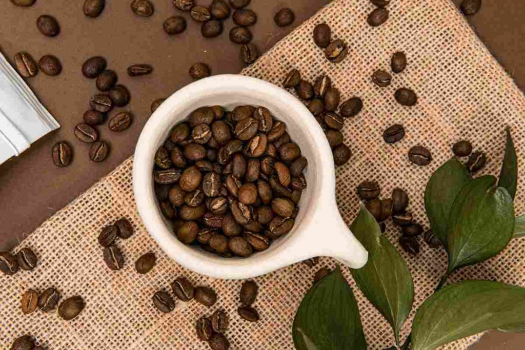 chicchi di caffè utili ad assorbire cattivi odori