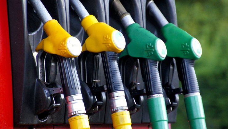 Pieno carburante: ecco i vari step da seguire per risparmiare
