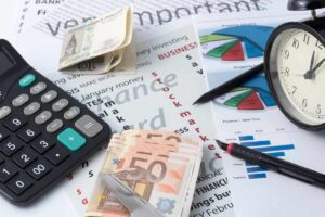 Calcolatrice, dati e banconote