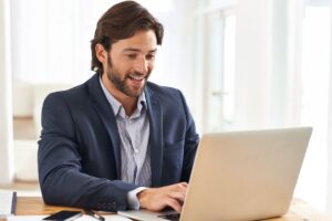 Persona che fa una richiesta all'AdE