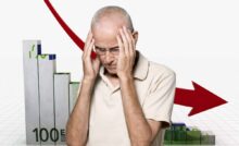 sfondo grafico in decrescita con banconota 100 euro e anziano triste