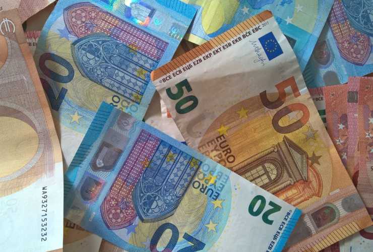 Banconote in euro con cui evngono pagati gli AUU