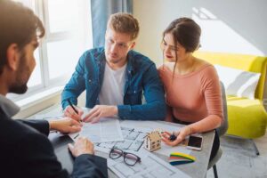 Persone che stipulano un mutuo