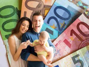 sfondo banconote euro e famiglia felice