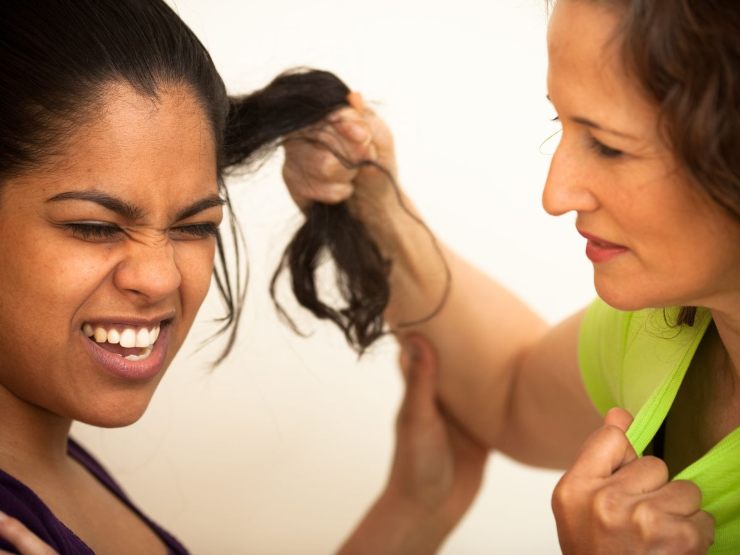 donne che litigano